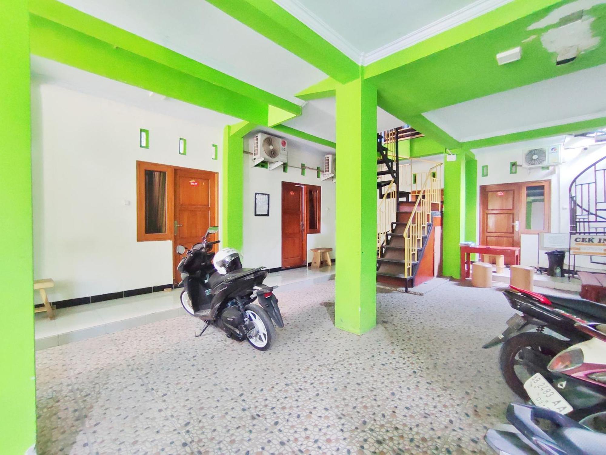 Happy Syariah Hotel Near Jombor Mitra Reddoorz Sleman  Zewnętrze zdjęcie
